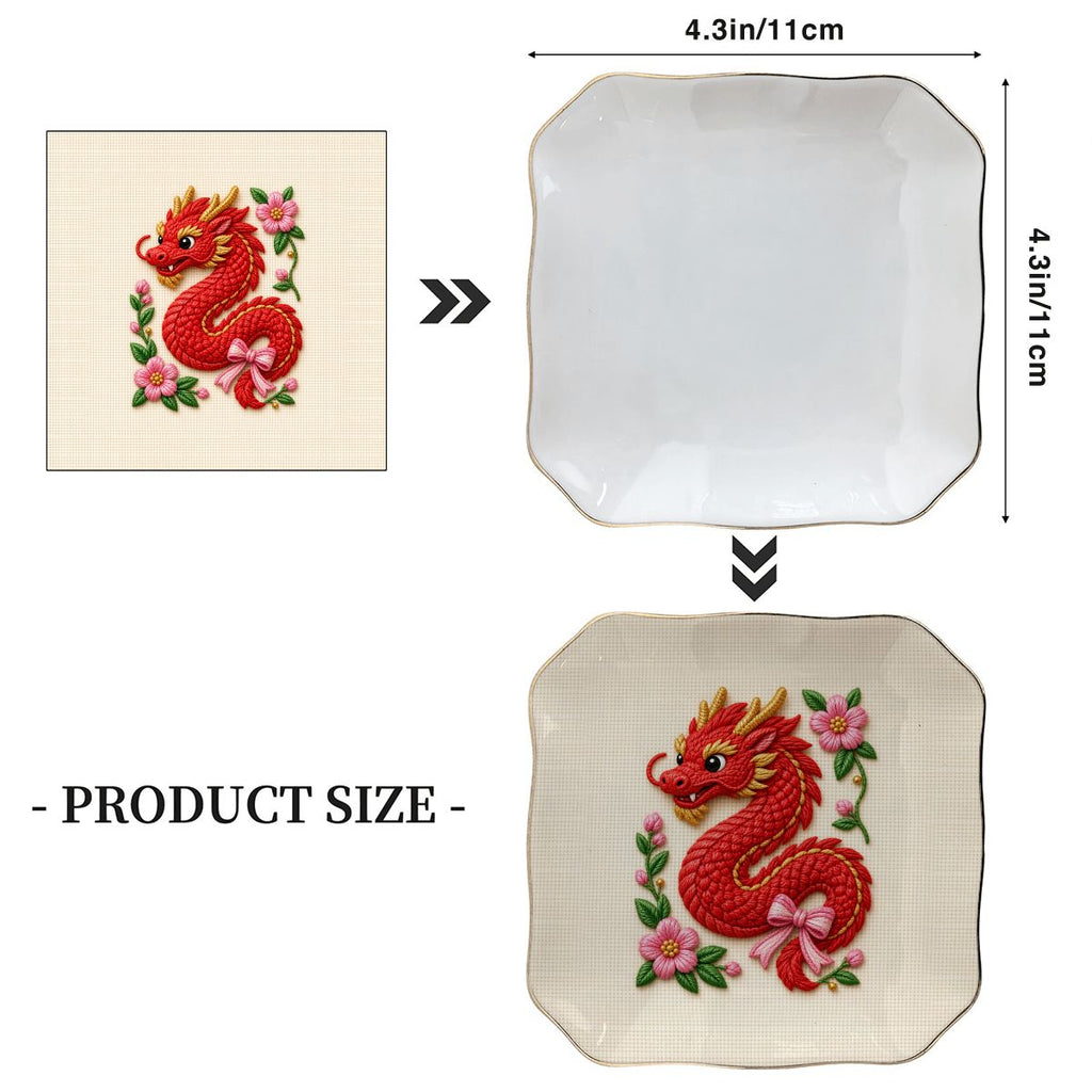 Product size: 4.3 x 4.3 in scalloped ceramic dice tray with gold rim